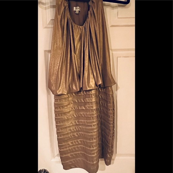 slim fit dress slacks CACHE Size Small white & gold Dress – Renee's Resale Clothing Outlet main image 1